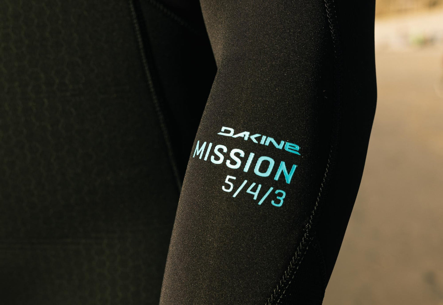 Mens Mission Chest Zip Hooded 4/3mm (Black)