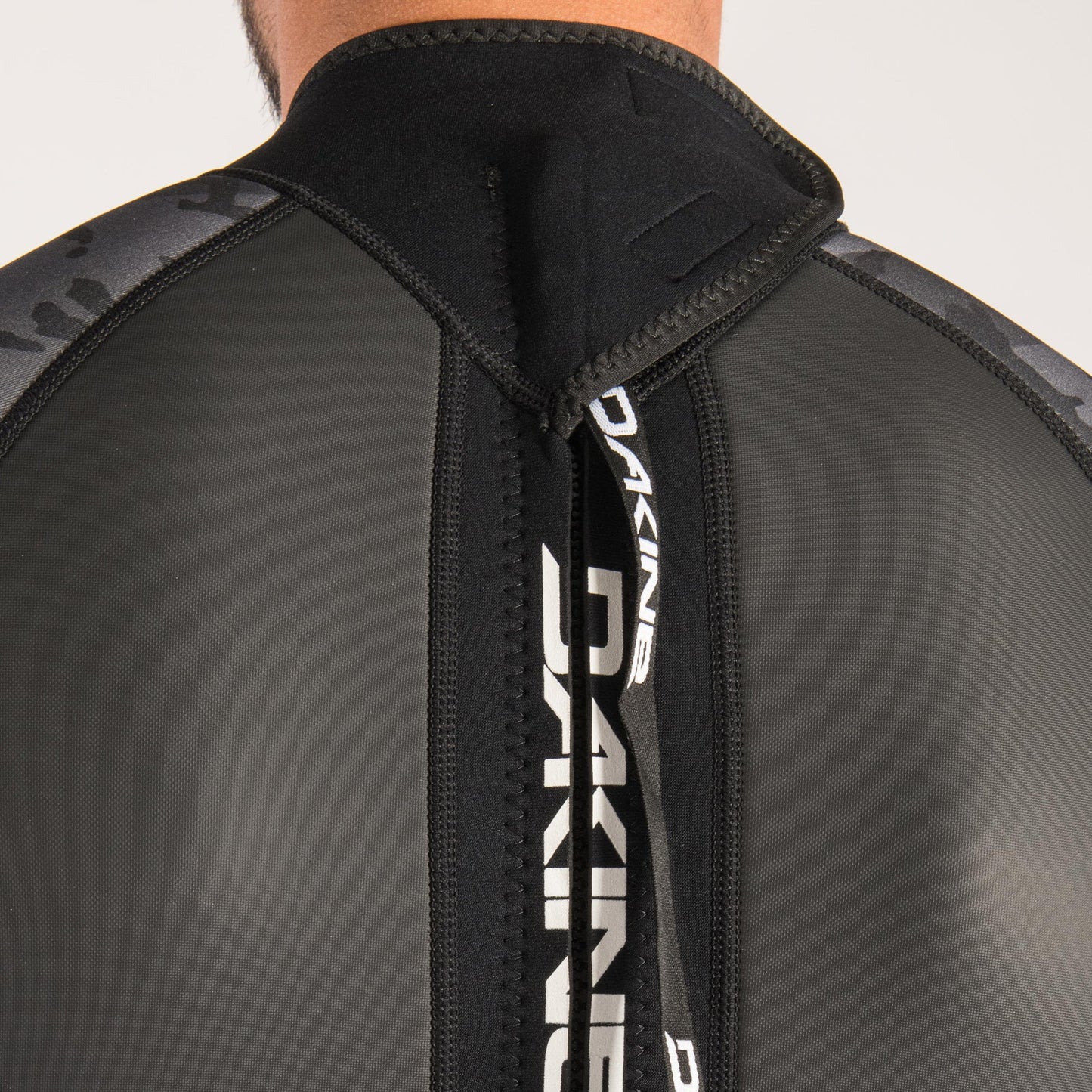 Mens Quantum Back Zip 3/2mm F/L Full Wetsuit (Black Camo / White)